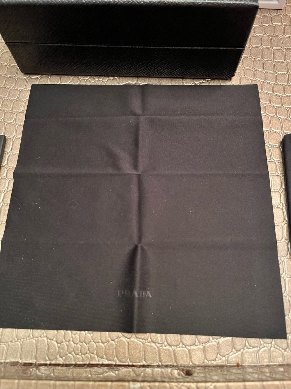 Prada Authentic Eyewear Case in Saffiano Leather w/Protective Box & Linen (EUC) - Picture 14 of 14